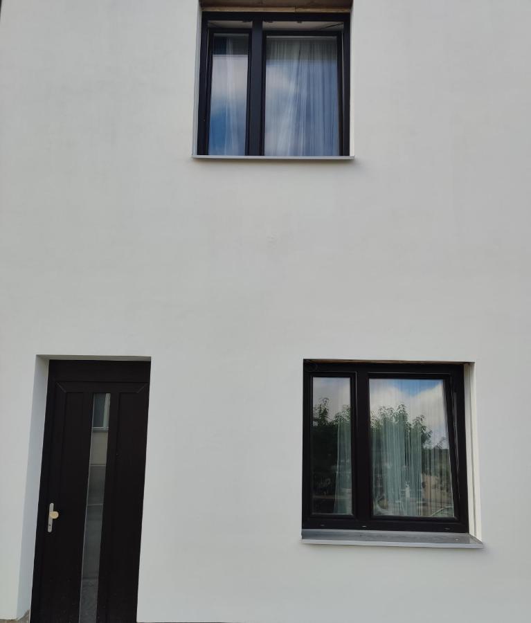 Angel Apartman โนเว เมสตู นอด เมตูยี ภายนอก รูปภาพ