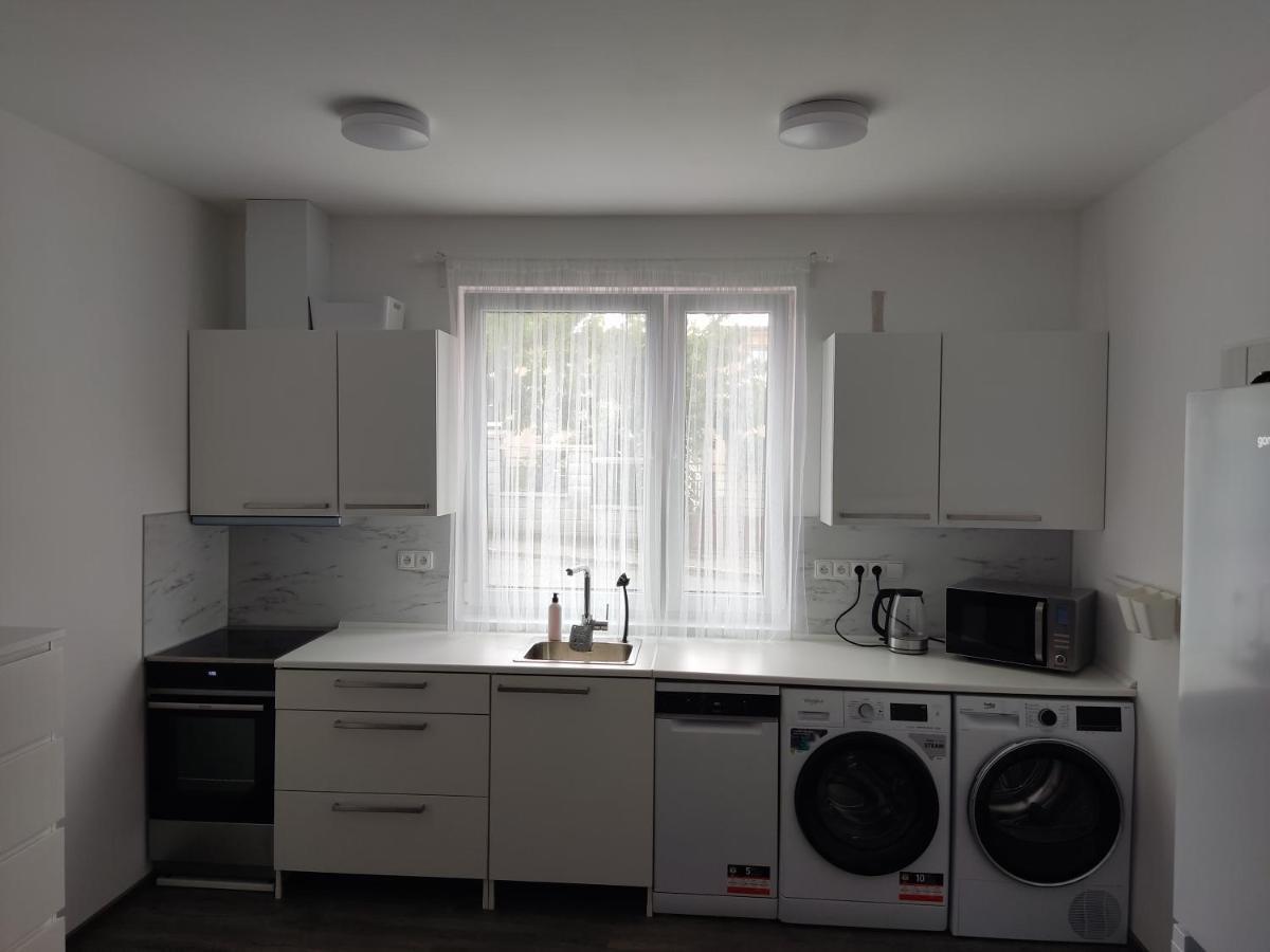 Angel Apartman โนเว เมสตู นอด เมตูยี ภายนอก รูปภาพ